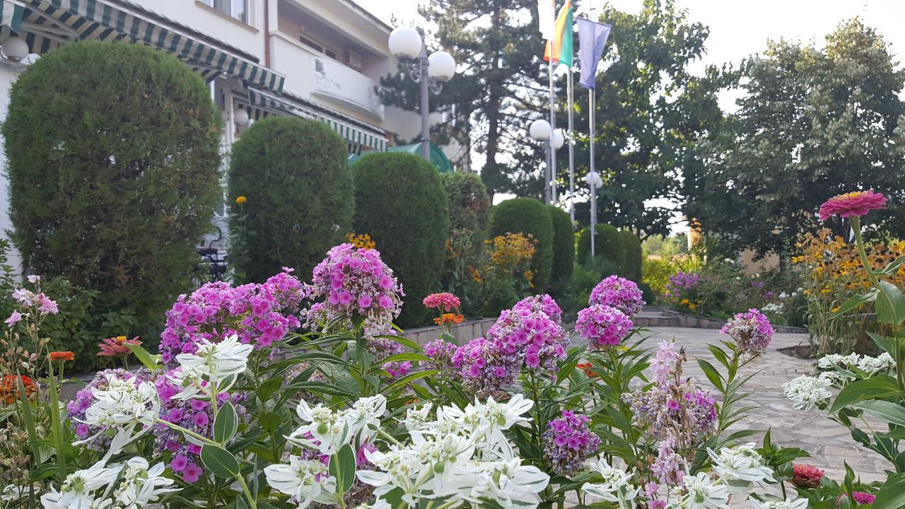 Paradise Hotel Madzharovo Esterno foto